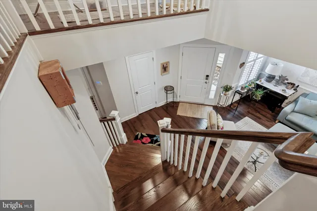 a view of entryway and livingroom