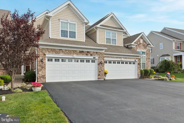 a view of a house with a yard and garage