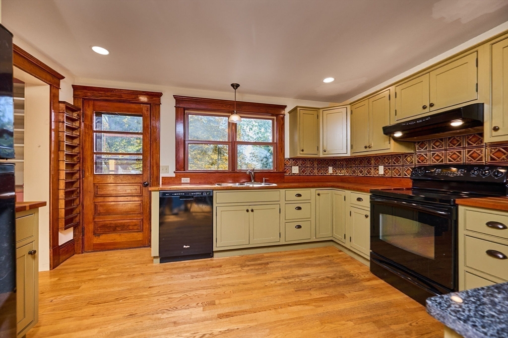 362 Kennedy Road Northampton, MA 01053 - Photo 15 of 42