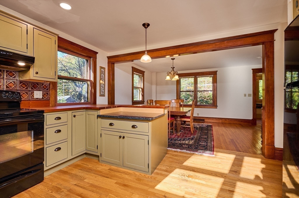 362 Kennedy Road Northampton, MA 01053 - Photo 17 of 42