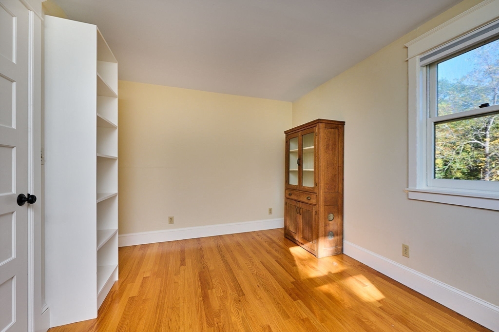 362 Kennedy Road Northampton, MA 01053 - Photo 30 of 42