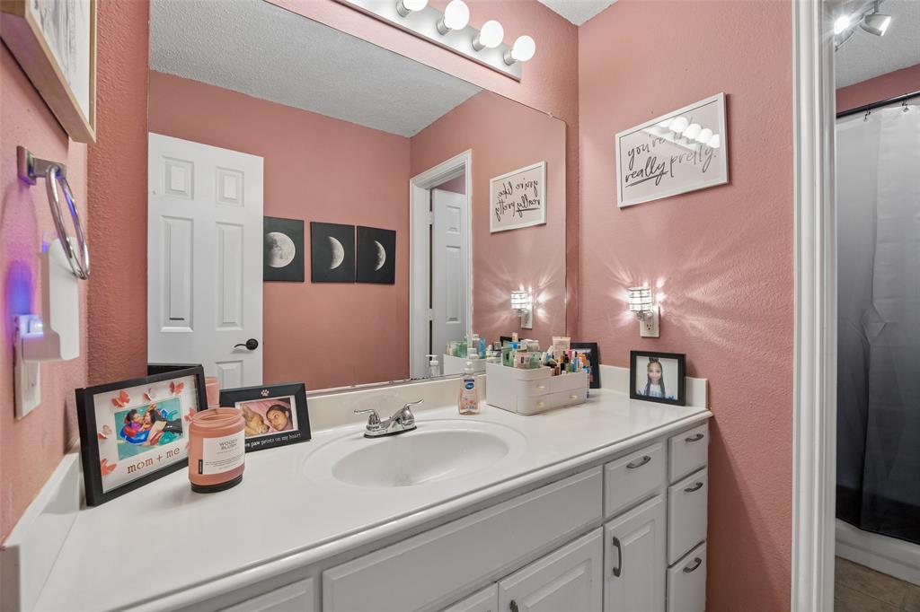 1301 Rustic Timbers Lane Flower Mound, TX 75028 - Photo 21 of 32