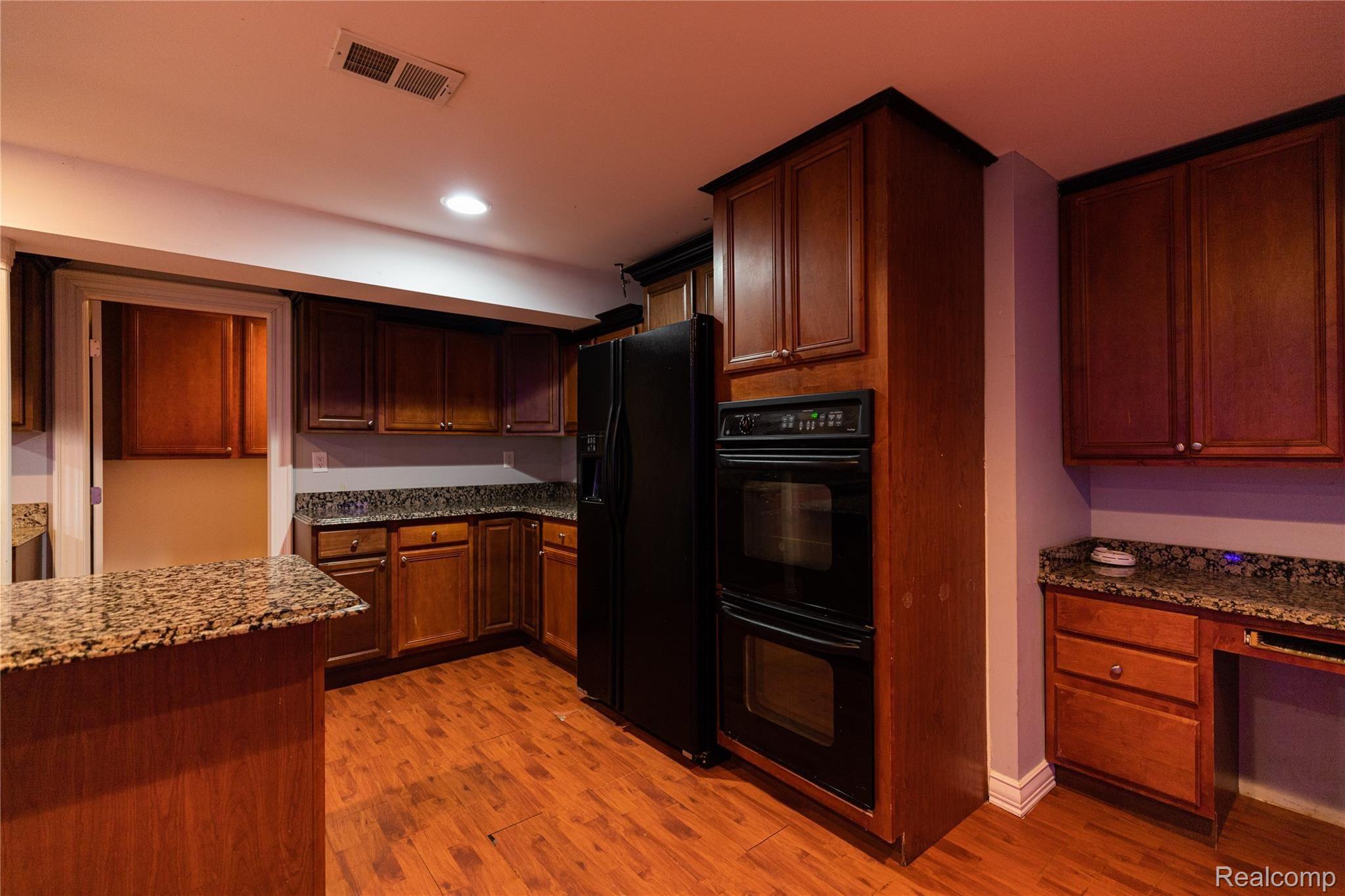 1603 Angela Road Walled Lake, MI 48390 - Photo 27 of 76 1603 Angela Dr-40.jpg