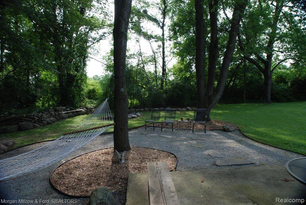 9151 Ellis Road Clarkston, MI 48348 - Photo 20 of 26 9151 Ellis hammock.JPG