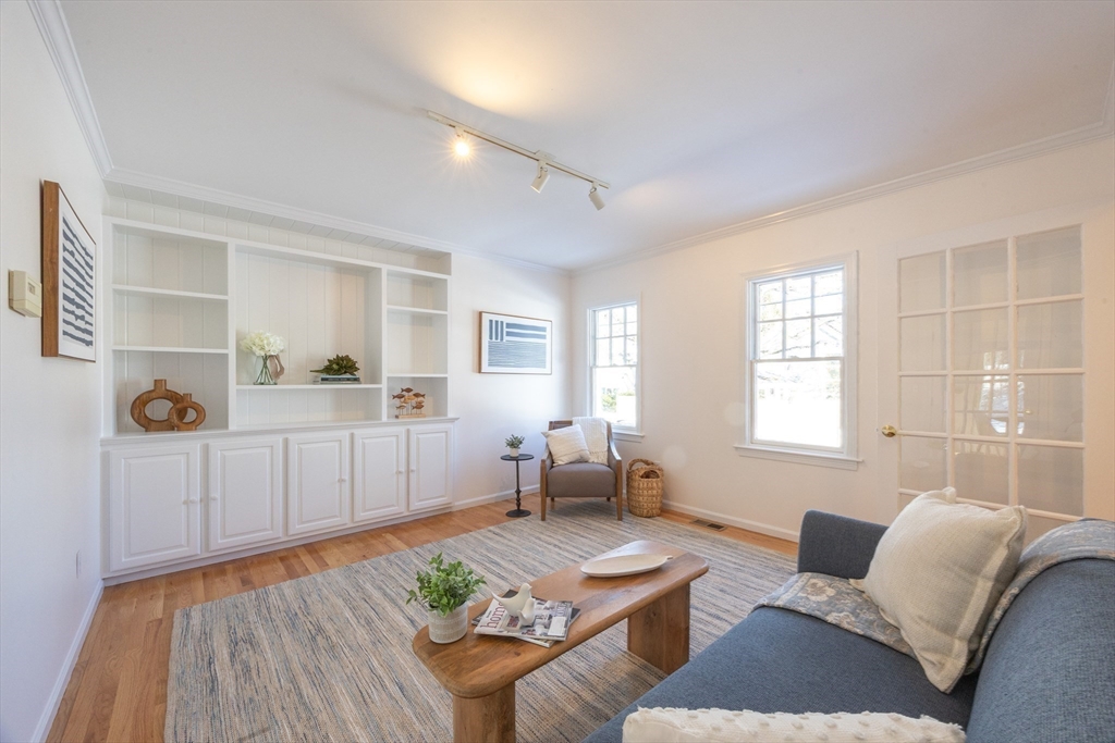 81 Parish Road Needham, MA 02494 - Photo 8 of 38