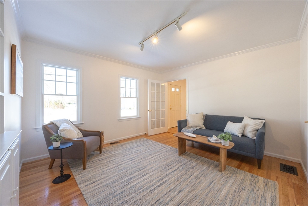 81 Parish Road Needham, MA 02494 - Photo 9 of 38