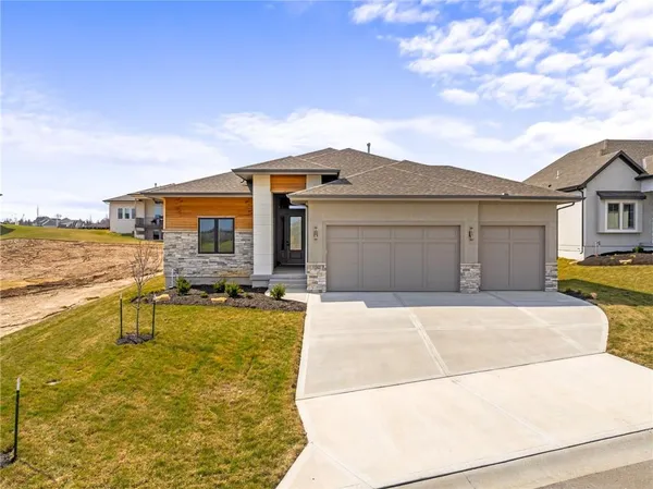 $749,850 | 11242 South Sunray Drive, Olathe, KS 66061