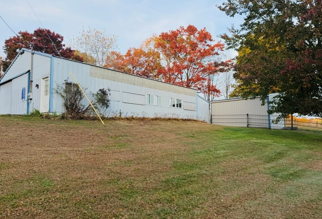 879 Kahle Road Summerville, PA 15864 - Photo 33 of 38 a backyard of a house