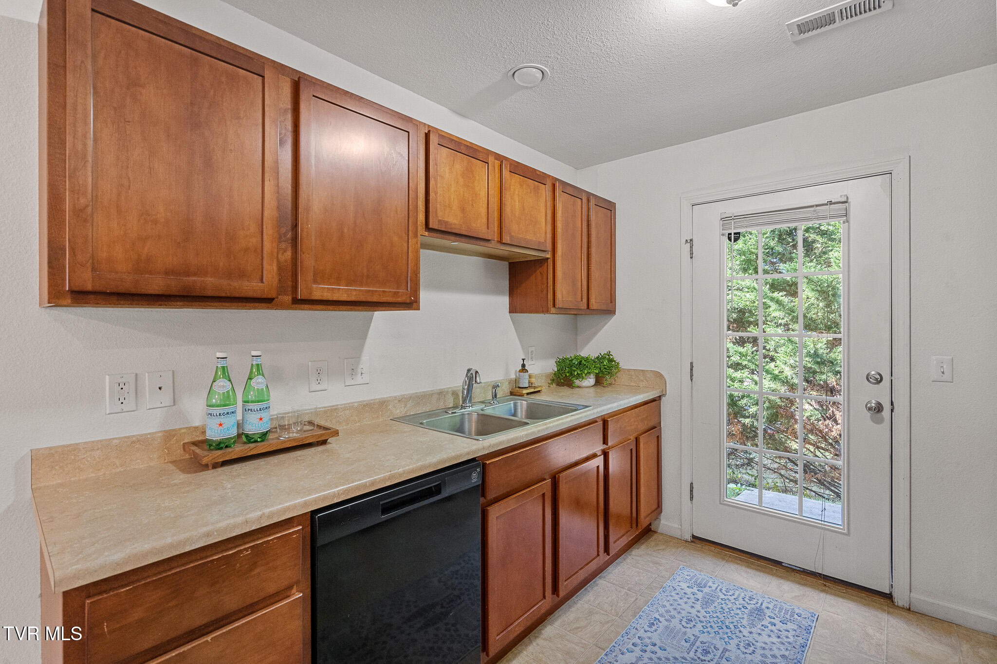 396 Jonesboro Road, Unit 1 Piney Flats, TN 37686 - Photo 7 of 22 Jonesboro Rd 6