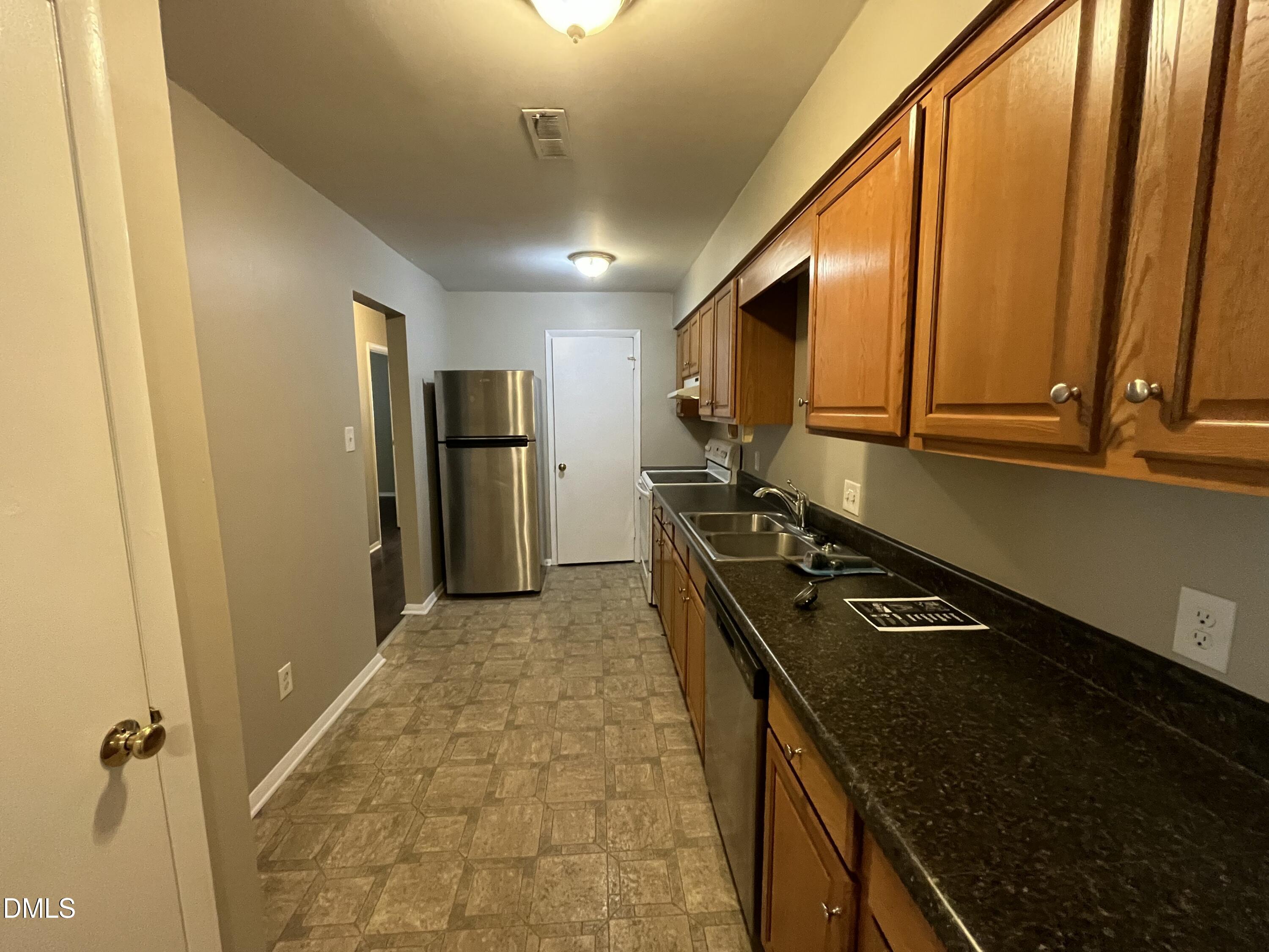 1022 Sandlin Place, Unit J Raleigh, NC 27606 - Photo 6 of 16 IMG_6452