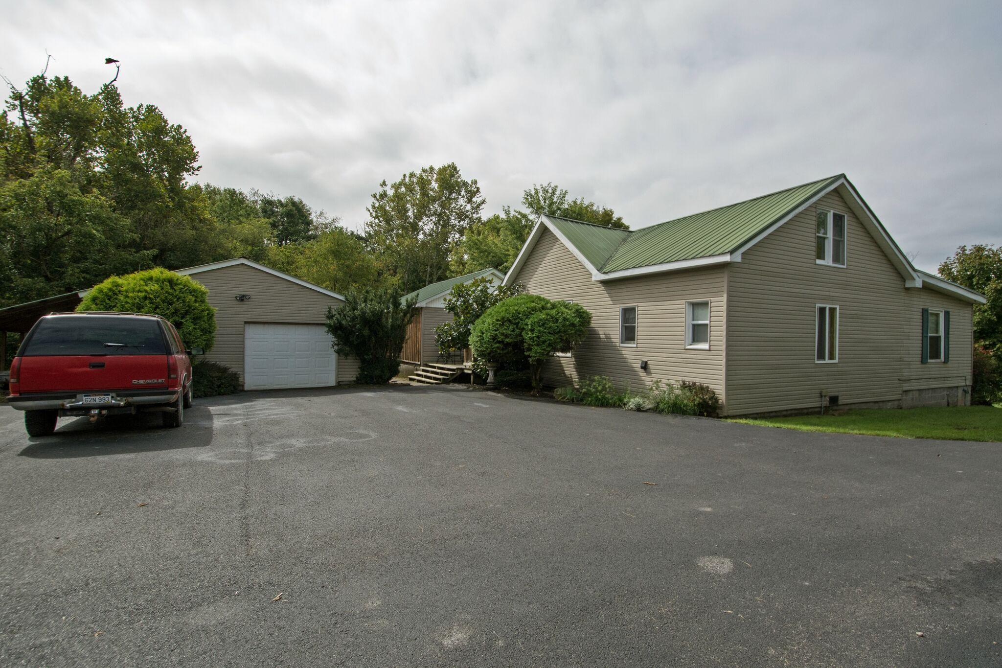 1698 Lowell Road Pence Springs, WV 24962 - Photo 3 of 26 Gallery Image 3