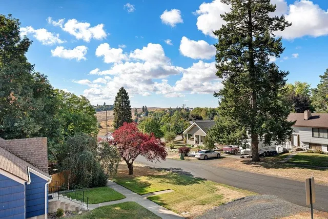 $340,000 | 102 South Lake Street, Tekoa, WA 99033