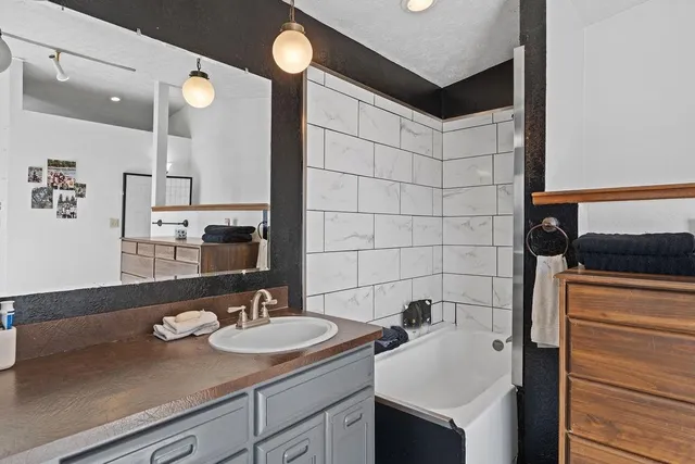 $340,000 | 102 South Lake Street, Tekoa, WA 99033