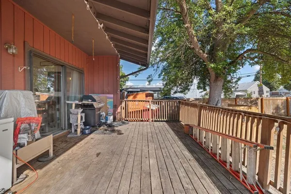 $330,000 | 102 South Lake Street, Tekoa, WA 99033