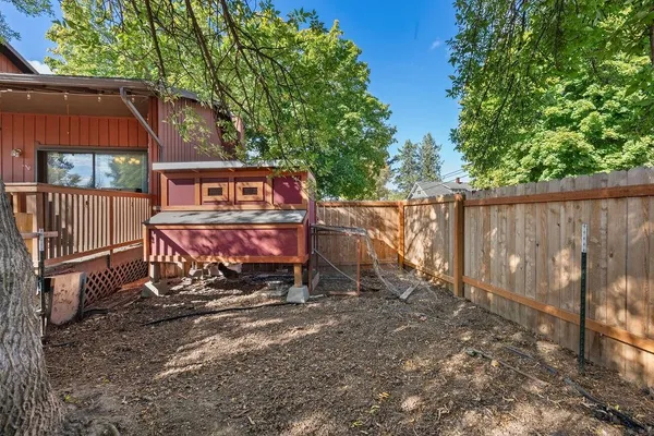 $330,000 | 102 South Lake Street, Tekoa, WA 99033