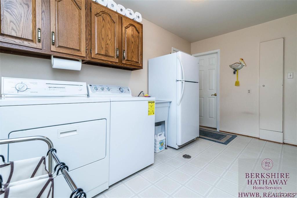 25233 Wykeshire Road Farmington Hills, MI 48336 - Photo 41 of 45