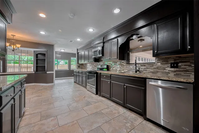 $405,000 | 15509 Lakeview Drive, Jersey Village, TX 77040