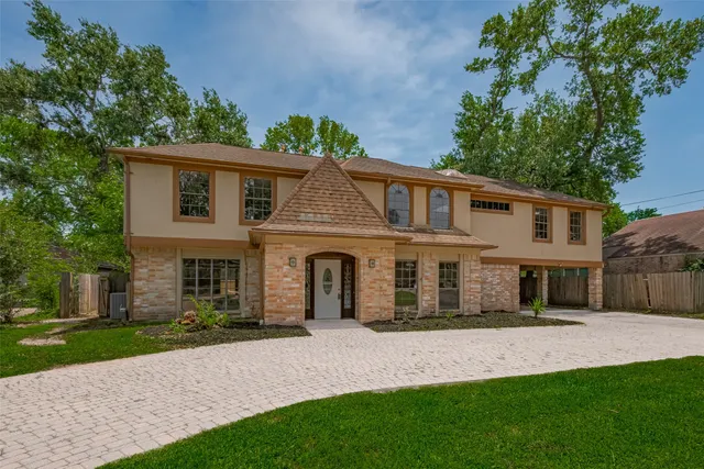 $405,000 | 15509 Lakeview Drive, Jersey Village, TX 77040