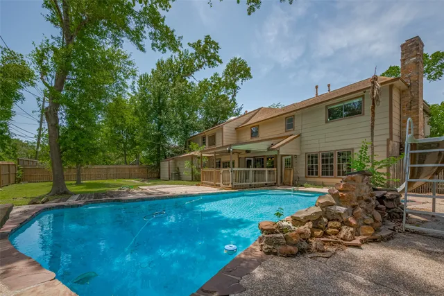 $405,000 | 15509 Lakeview Drive, Jersey Village, TX 77040