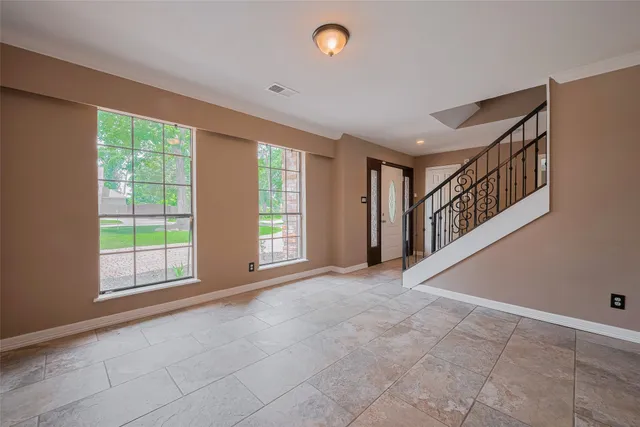 $405,000 | 15509 Lakeview Drive, Jersey Village, TX 77040