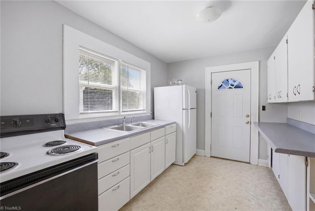 1112 Tipton Street High Point, NC 27262 - Photo 11 of 25