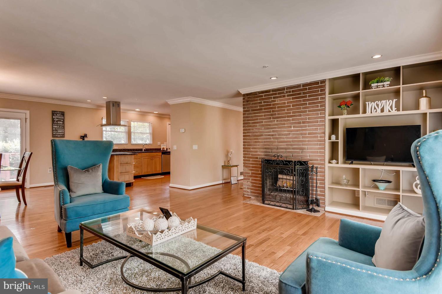 9109 Field Road Pikesville, MD 21208 - Photo 3 of 28 Living Room