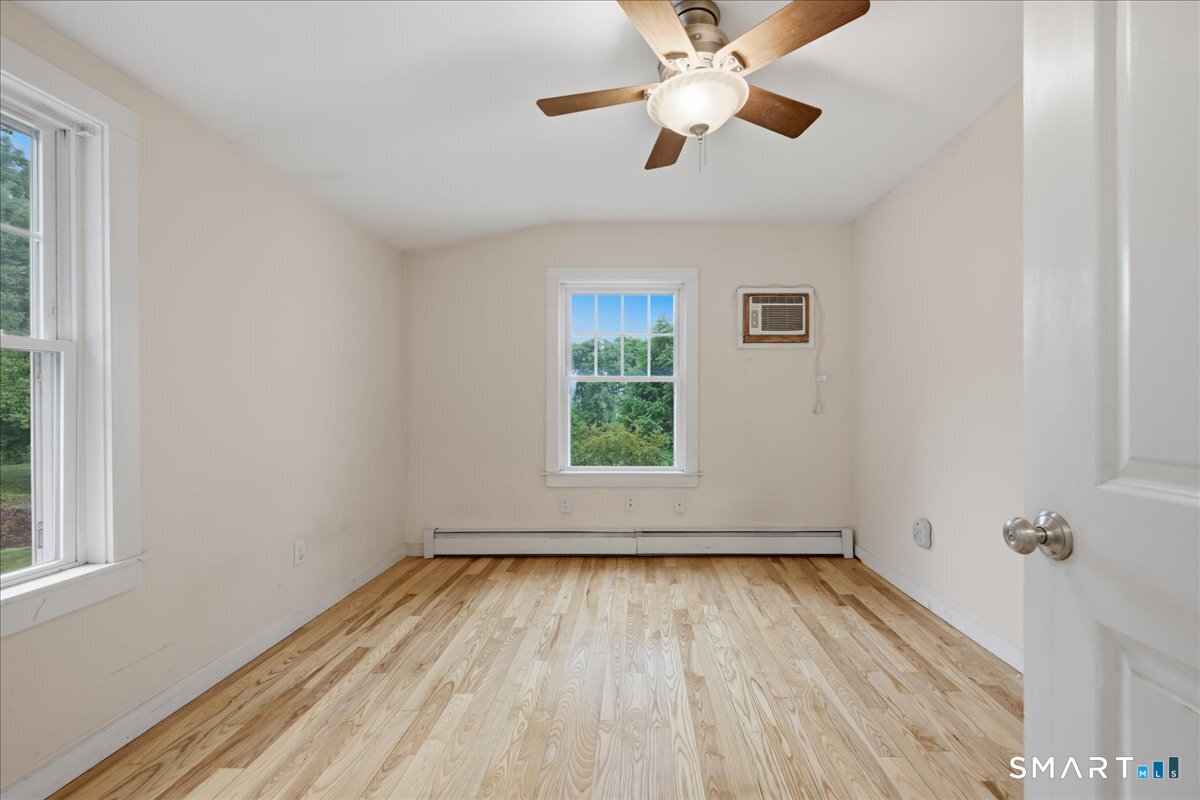82 Old Post Road Clinton, CT 06413 - Photo 20 of 40