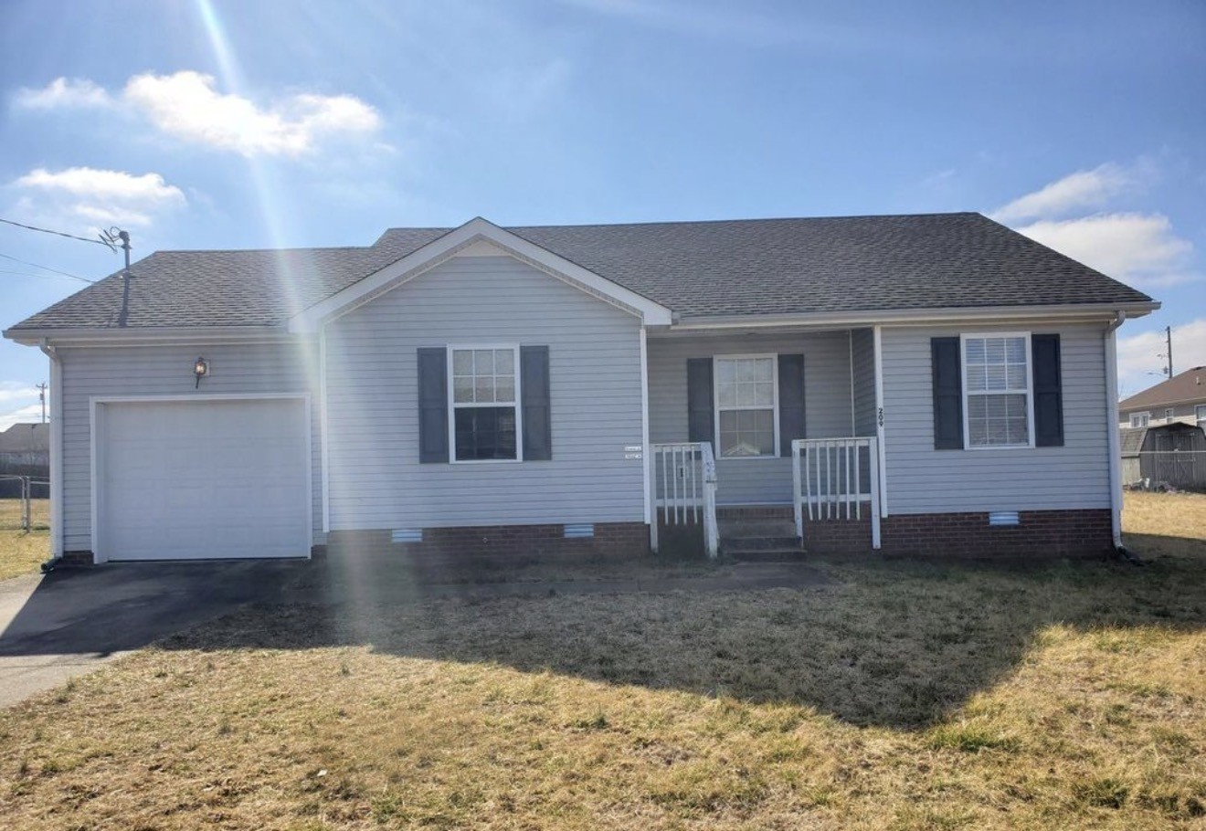 a view of a house with a yard