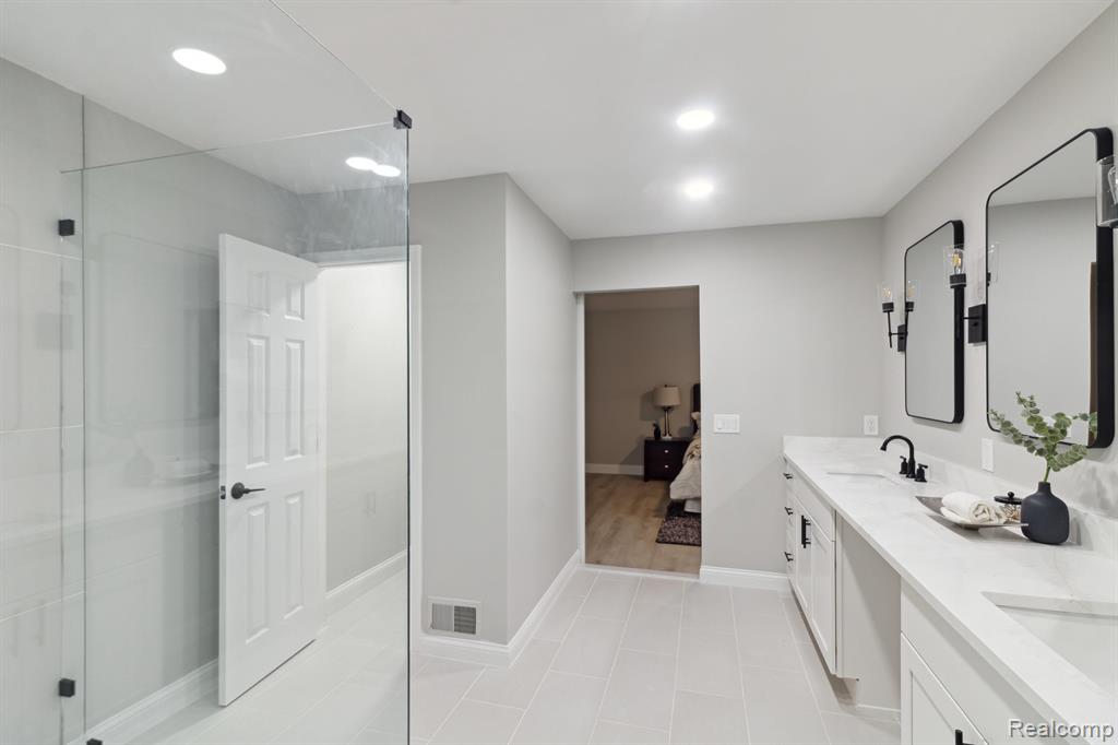 23083 Farmington Road Farmington, MI 48336 - Photo 15 of 30 Gallery Image 15