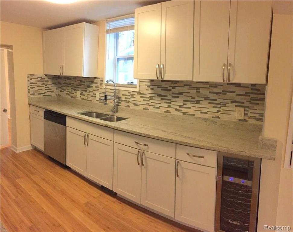 2985 Emmons Avenue Rochester Hills, MI 48307 - Photo 12 of 39