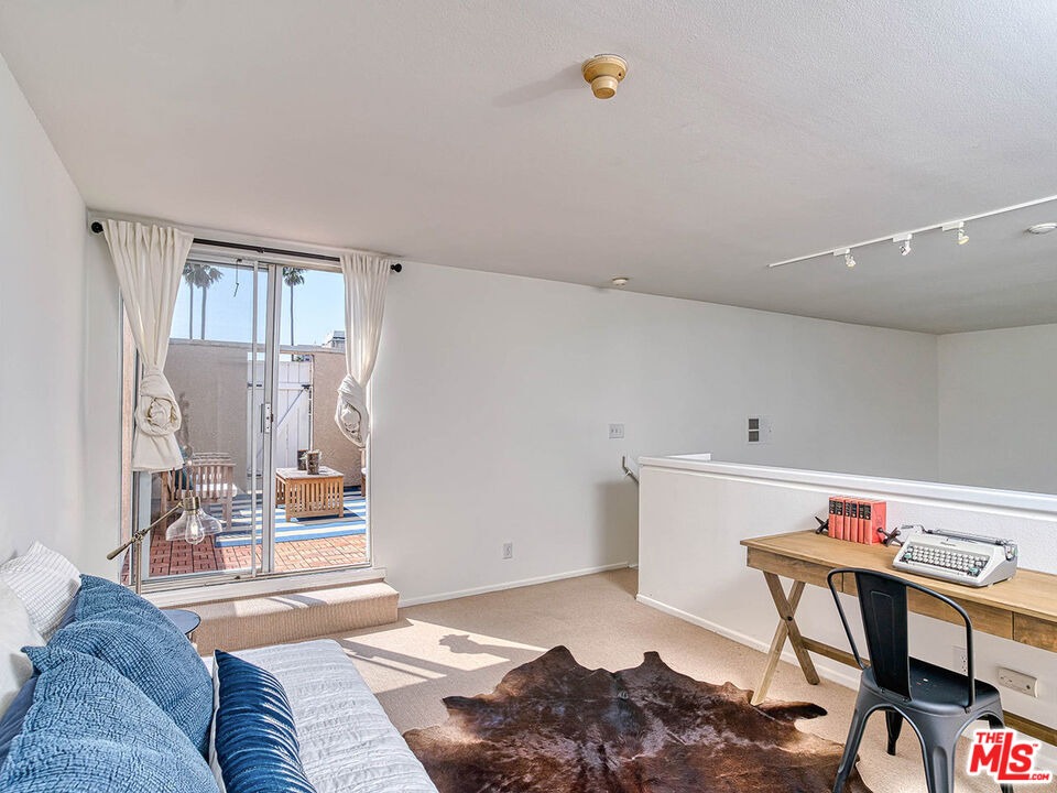 1133 9th Street, Unit 304 Santa Monica, CA 90403 - Photo 19 of 25 a living room with furniture and a couch