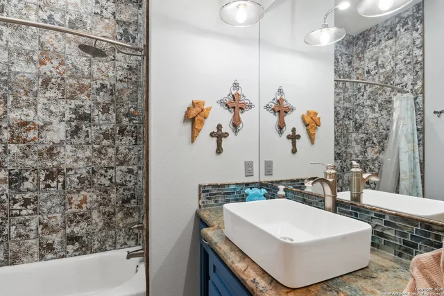 $659,000 | 381 Cam Primero, Leakey, TX 78873