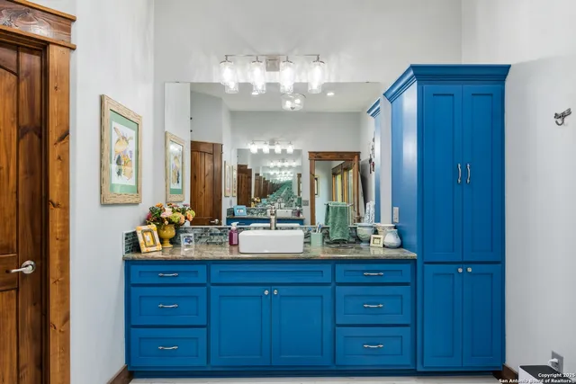 $659,000 | 381 Cam Primero, Leakey, TX 78873