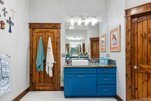 $659,000 | 381 Cam Primero, Leakey, TX 78873