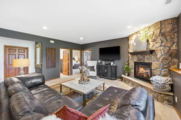 $599,000 | 17008 236th Circle, Hutchinson, MN 55350