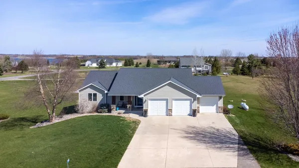 $599,000 | 17008 236th Circle, Hutchinson, MN 55350