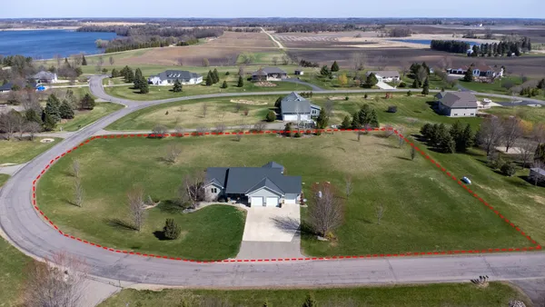 $599,000 | 17008 236th Circle, Hutchinson, MN 55350