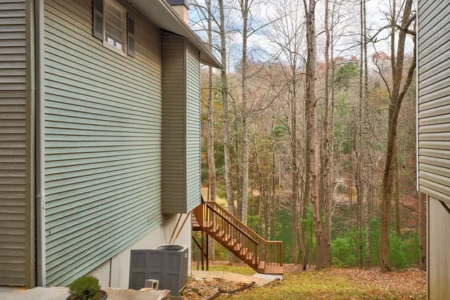 a view of a pathway of a house