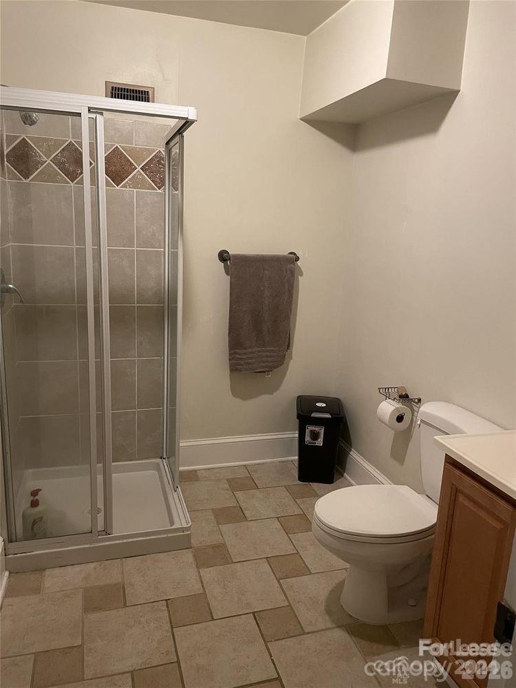 3800 Oldfield Road Charlotte, NC 28226 - Photo 26 of 32 a bathroom with a toilet and a shower