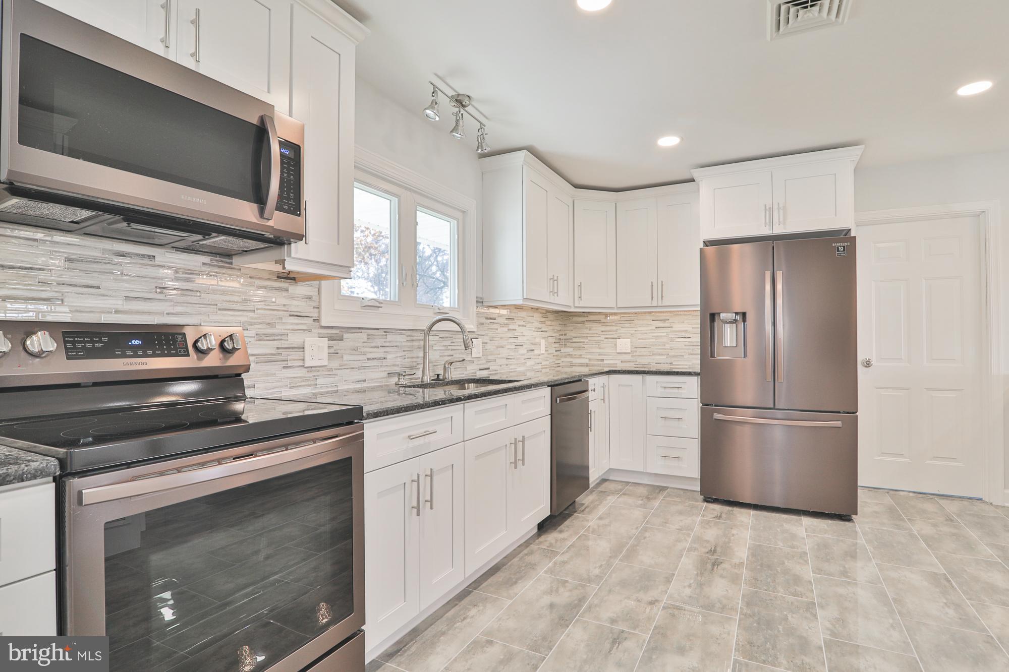 29 Rain Lily Road Levittown, PA 19056 - Photo 4 of 38 Gallery Image 4