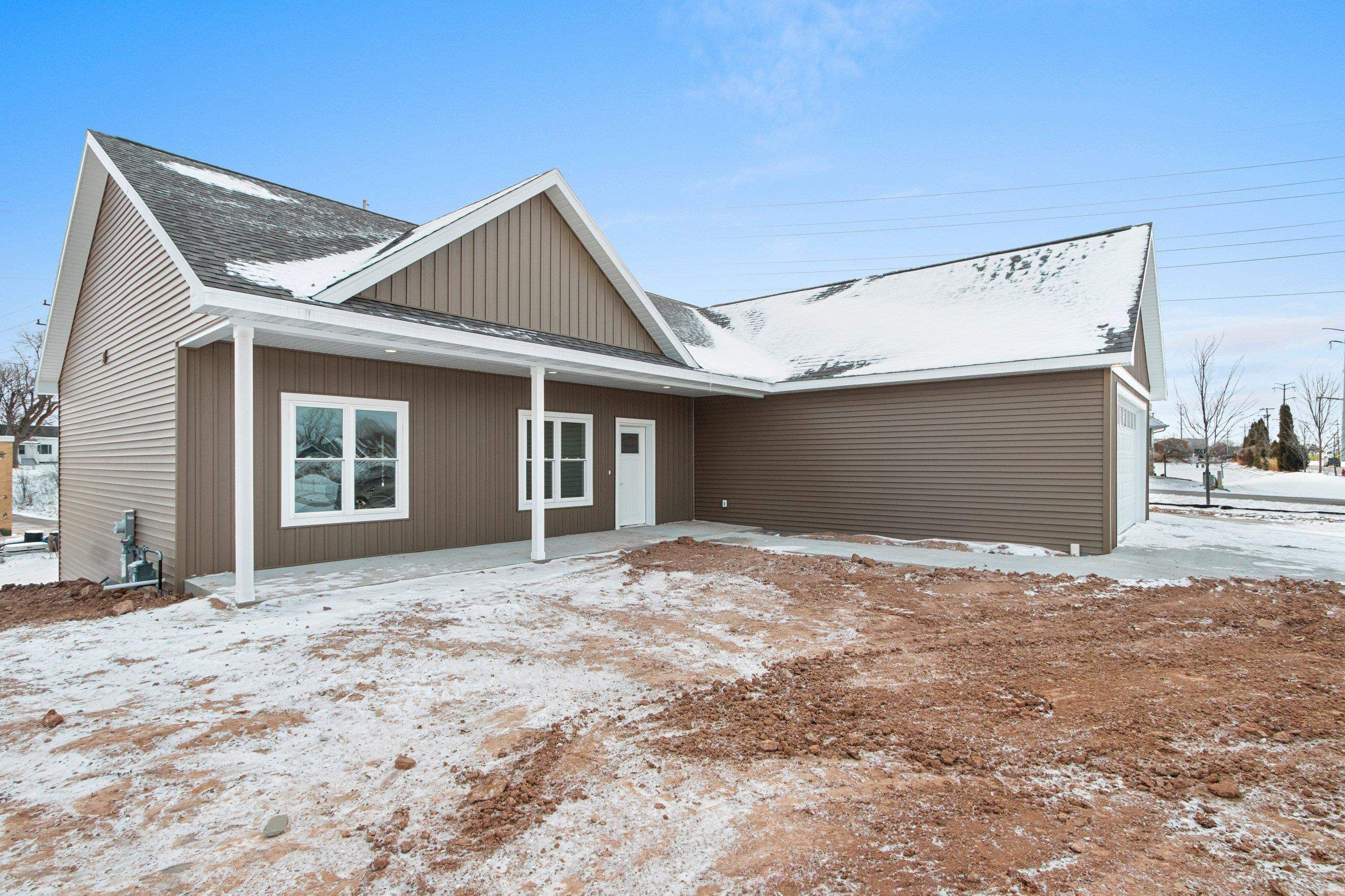 445 West Papermill Run Kimberly, WI 54136 - Photo 5 of 46