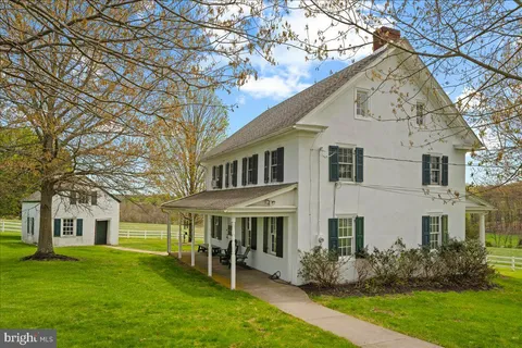a view of house with a yard