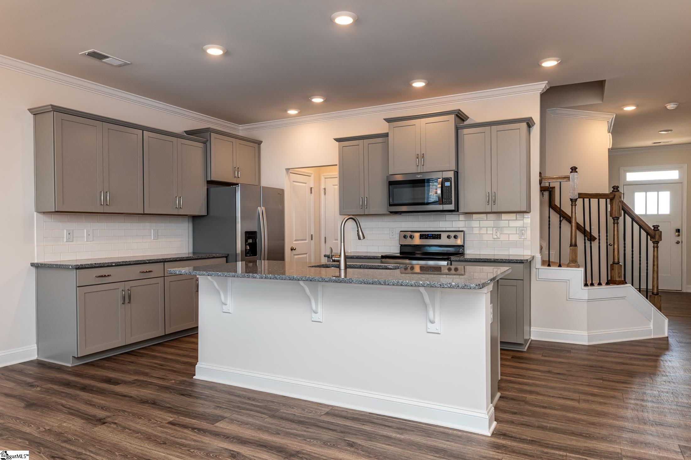 437 Yellow Fox Road Greer, SC 29650 - Photo 6 of 29