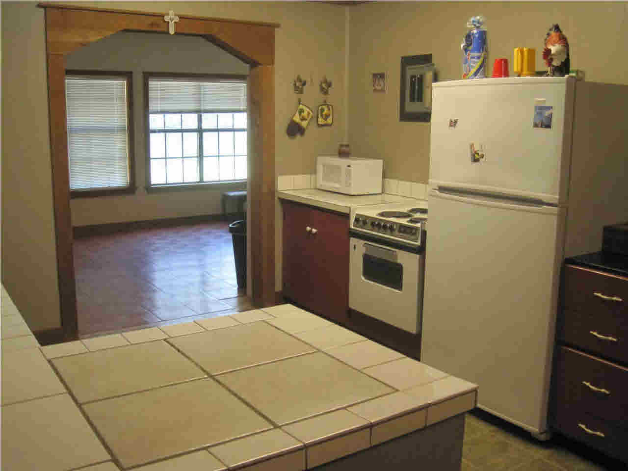 3168 Chapman Road Utica, MS 39175 - Photo 8 of 24 Refrigerator & Microwave