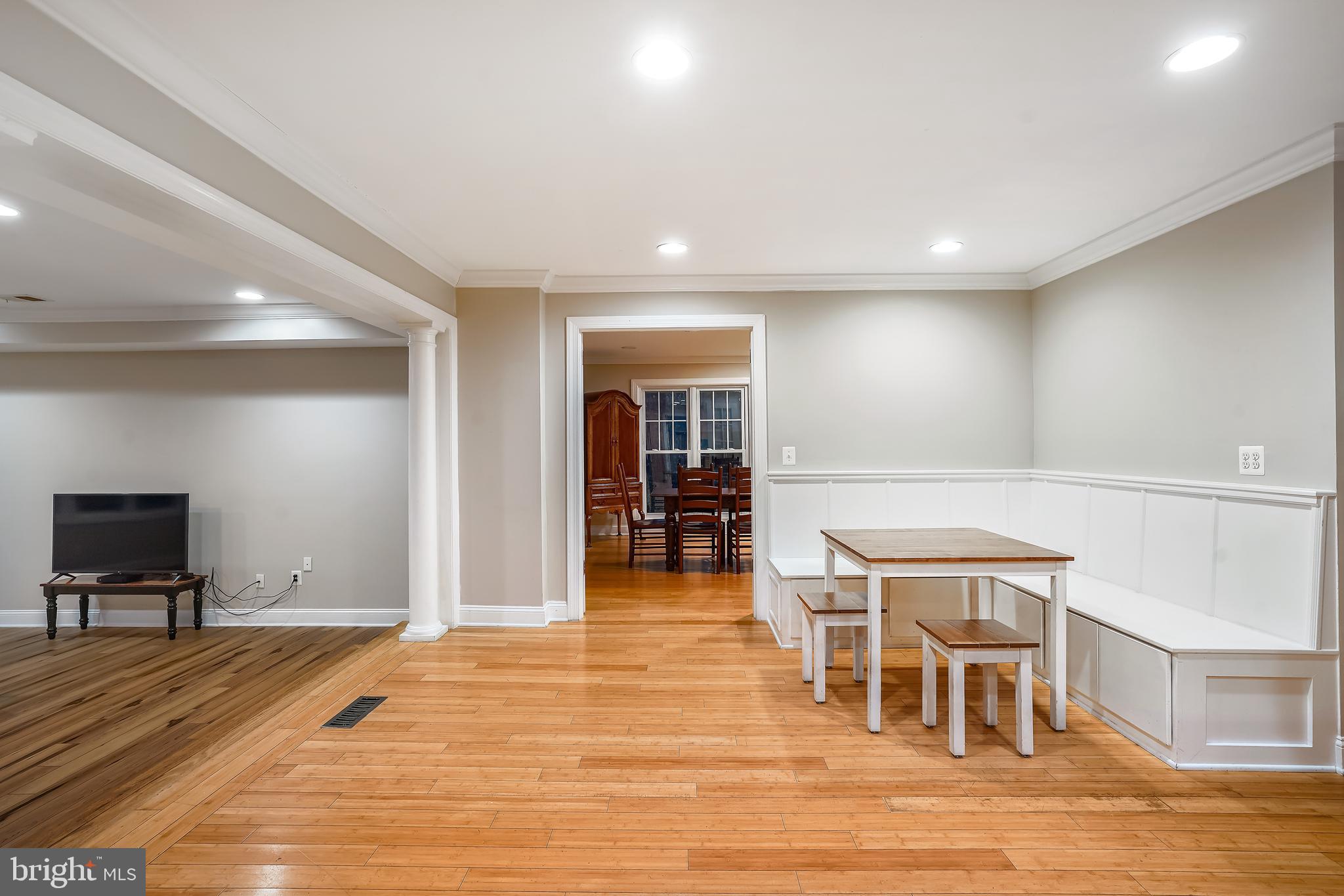 3206 Fox Mill Road Oakton, VA 22124 - Photo 10 of 56 BUILT-IN BREAKFAST NOOK IN KITCHEN