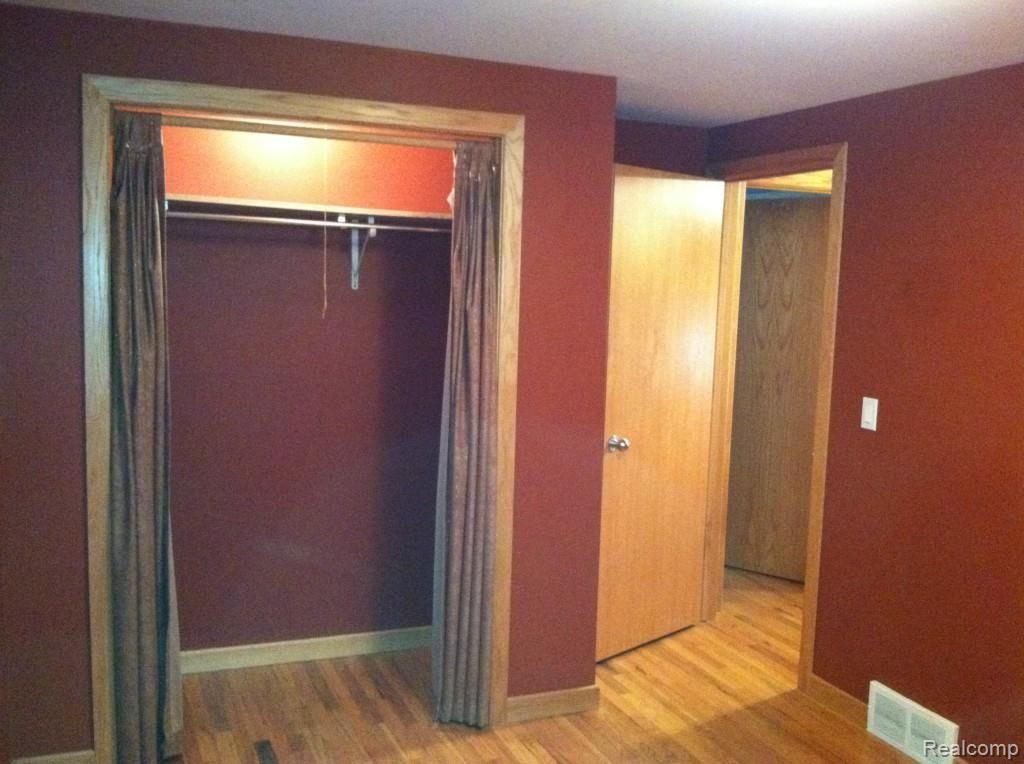 1933 Dunmore Road Ann Arbor, MI 48103 - Photo 11 of 25 1933 Dunmore 11.jpg