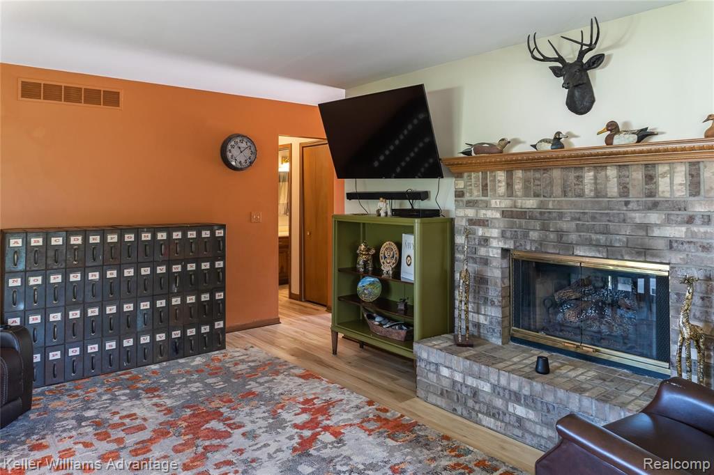 4349 North Henderson Road Davison, MI 48423 - Photo 9 of 53