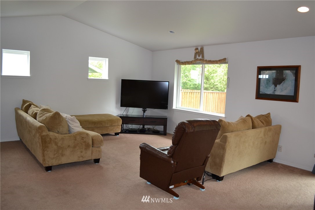 1332 Rook Drive Port Angeles, WA 98362 - Photo 2 of 17 Gallery Image 2