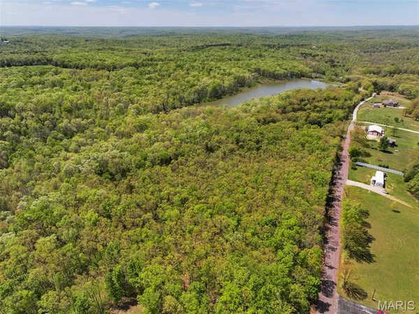 $997,500 | 2551 Yellow Rock Road, De Soto, MO 63020