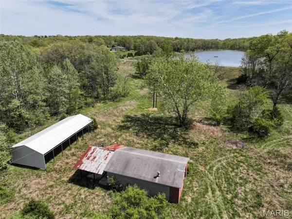 $997,500 | 2551 Yellow Rock Road, De Soto, MO 63020